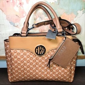 BRAND NEW Guess Nueva Pocketbook W/ Wallet